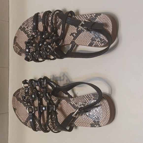 Vince Camuto Black & Silver Ring  Stappy  Flat Sandals Sz 8M =38.5 - Picture 3 of 10